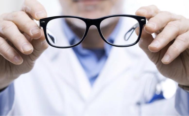 La denuncia di Aimo: “A Roma e non solo alcuni ottici si sostituiscono agli oculisti”