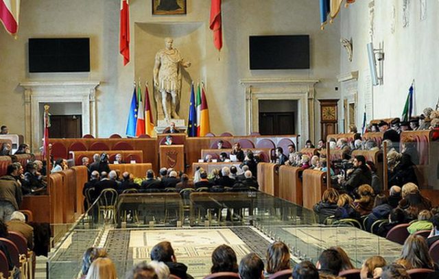 Bilancio di Roma Capitale, il Pd va all’attacco: “Fallimento della Raggi è nei numeri”
