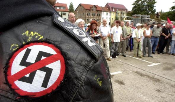 Nazismo, Dresda alza le barriere contro il fenomeno. Polemica in tutta la Germania