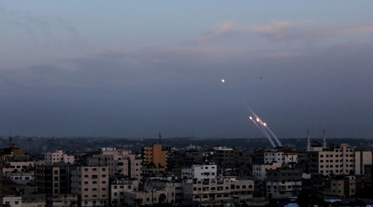Missili da Gaza verso Israele, dura la reazione di Tel Aviv con l’attacco di aerei da caccia
