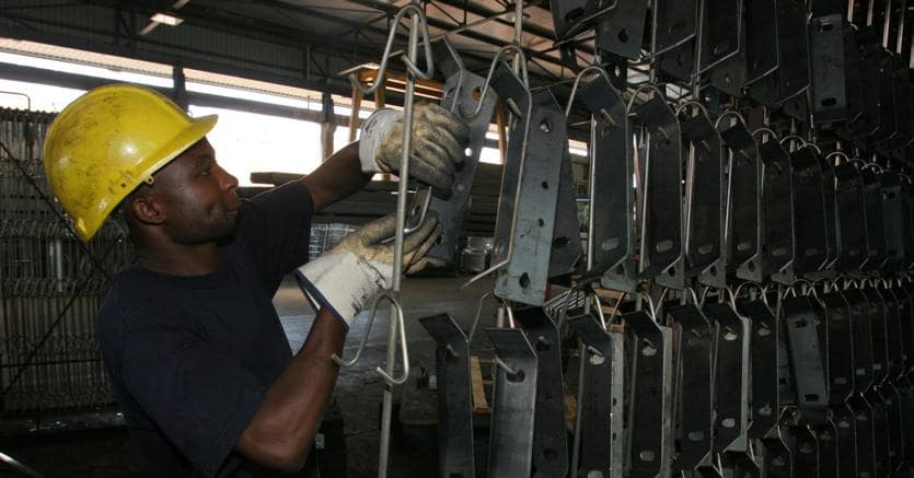 Dossier Immigrazione 2019: valgono il 9% del Pil i 2,4 mln di lavoratori stranieri presenti in Italia, il 25% sono domestici