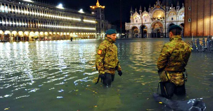 Notte tranquilla per Venezia, acqua alta nei limiti, si pensa a superare l’emergenza