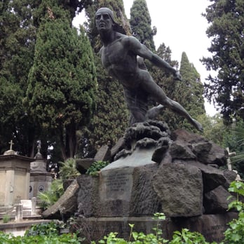 Chiuso per maltempo il cimitero monumentale del Verano