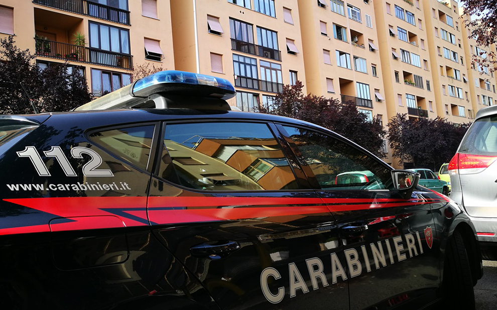 Rom 17enne denunciato per aver fracassato la porta di un tram a Roma