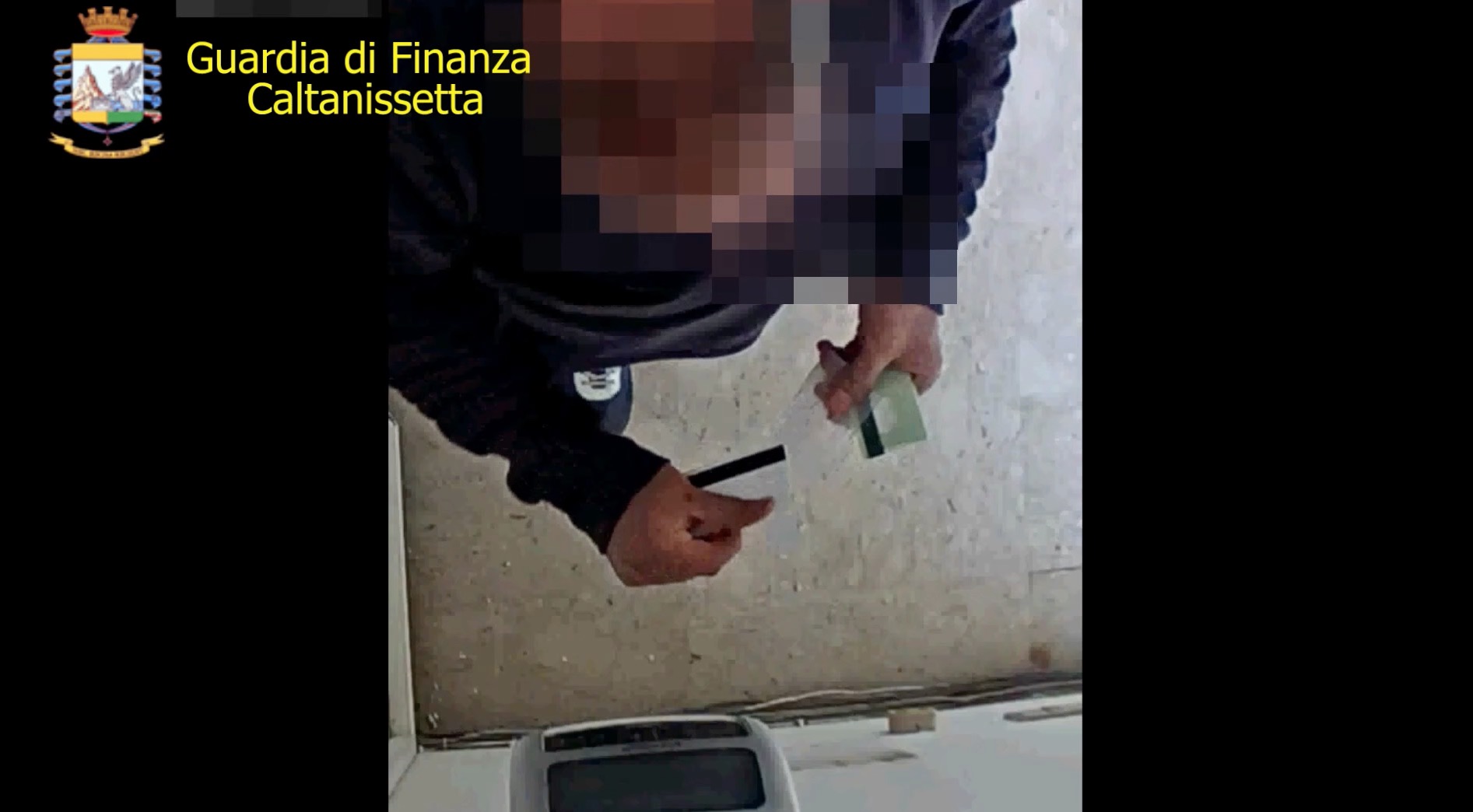 Mussomeli (Caltanissetta) dipendenti pubblici timbravano il cartellino al posto dei colleghi assenti, misura cautelare per tre e denuncia per truffa ai danni dello Stato
