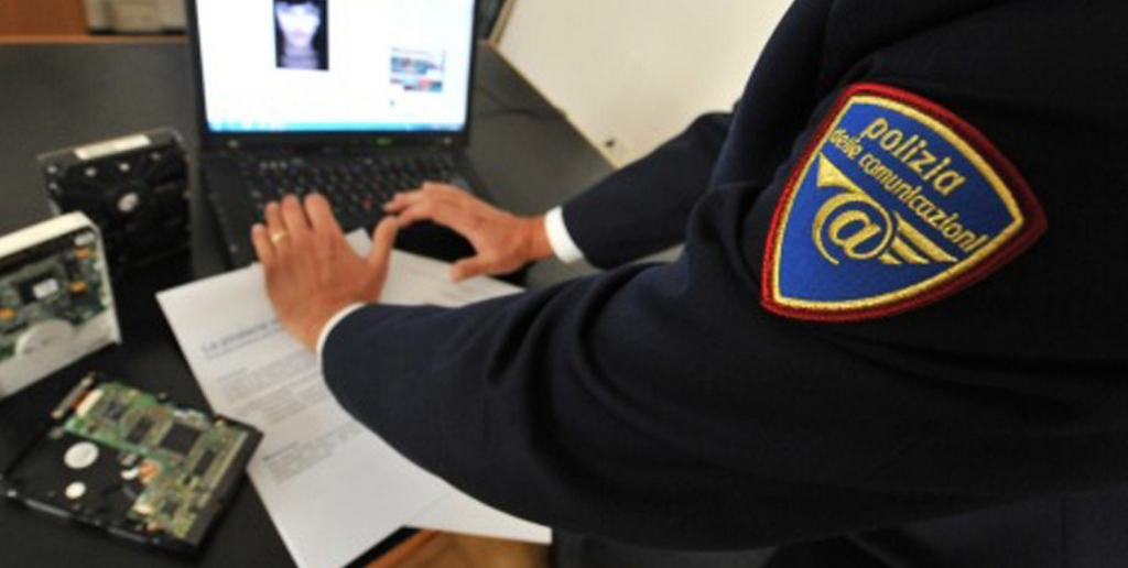 Super hacker italiano bloccato e arrestato dalla Polizia postale, aveva trafugato in rete migliaia di dati della pubblica amministrazione
