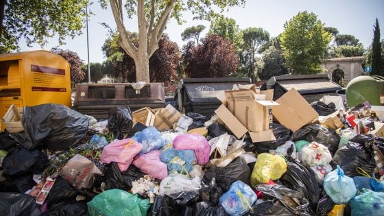 Raggi accuse alla Regione sui rifiuti: “Discariche nelle cave”. La replica: “Colossale stupidaggine”
