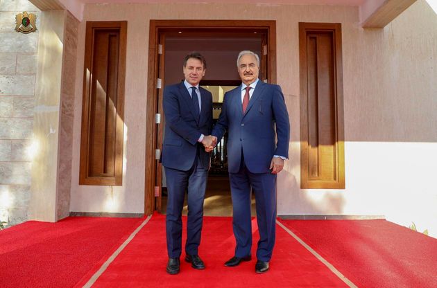 Libia, vertice straordinario a Roma. Allo stesso tavolo i due nemici Haftar ed Al Sarraj?