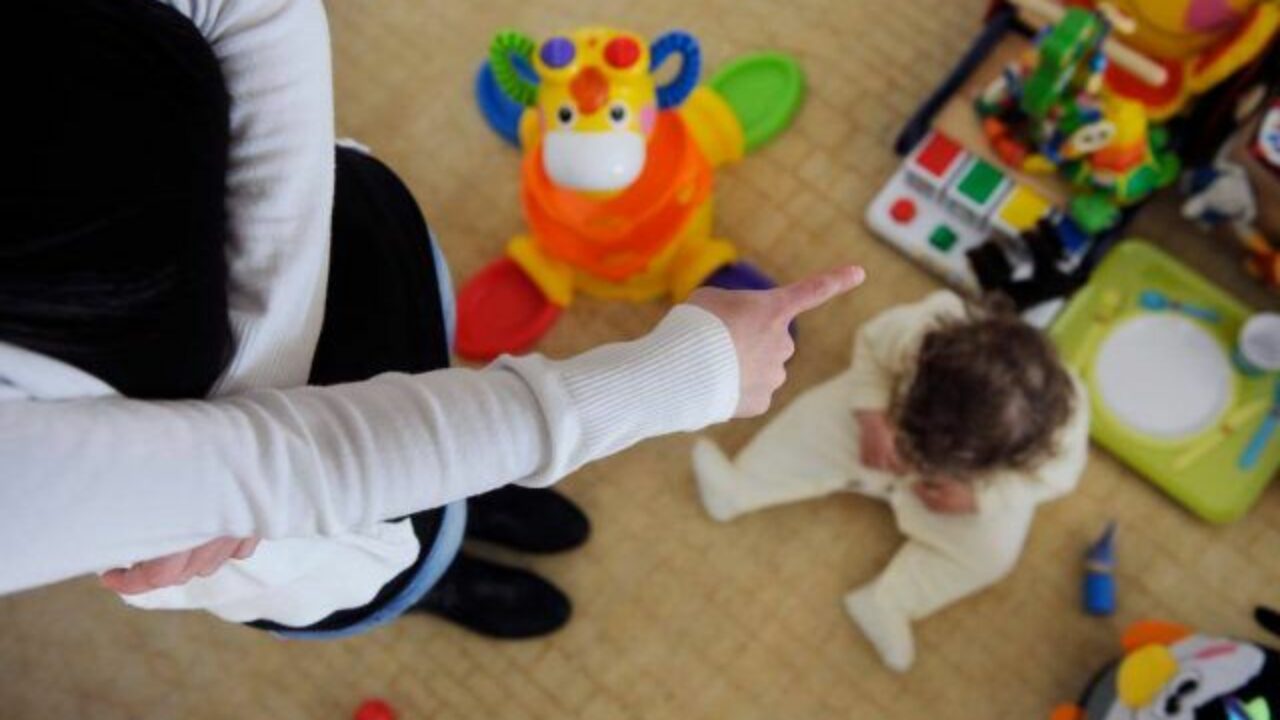 Due educatrici di una scuola materna di Formello arrestate per maltrattamenti