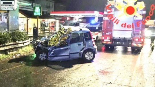 Via Tiburtina, gravissimo incidente tra un bus e una vettura. Due vittime