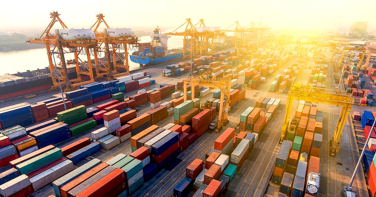 Decelerazione per i volumi d’affari del Commercio estero. I numeri dell’Istat