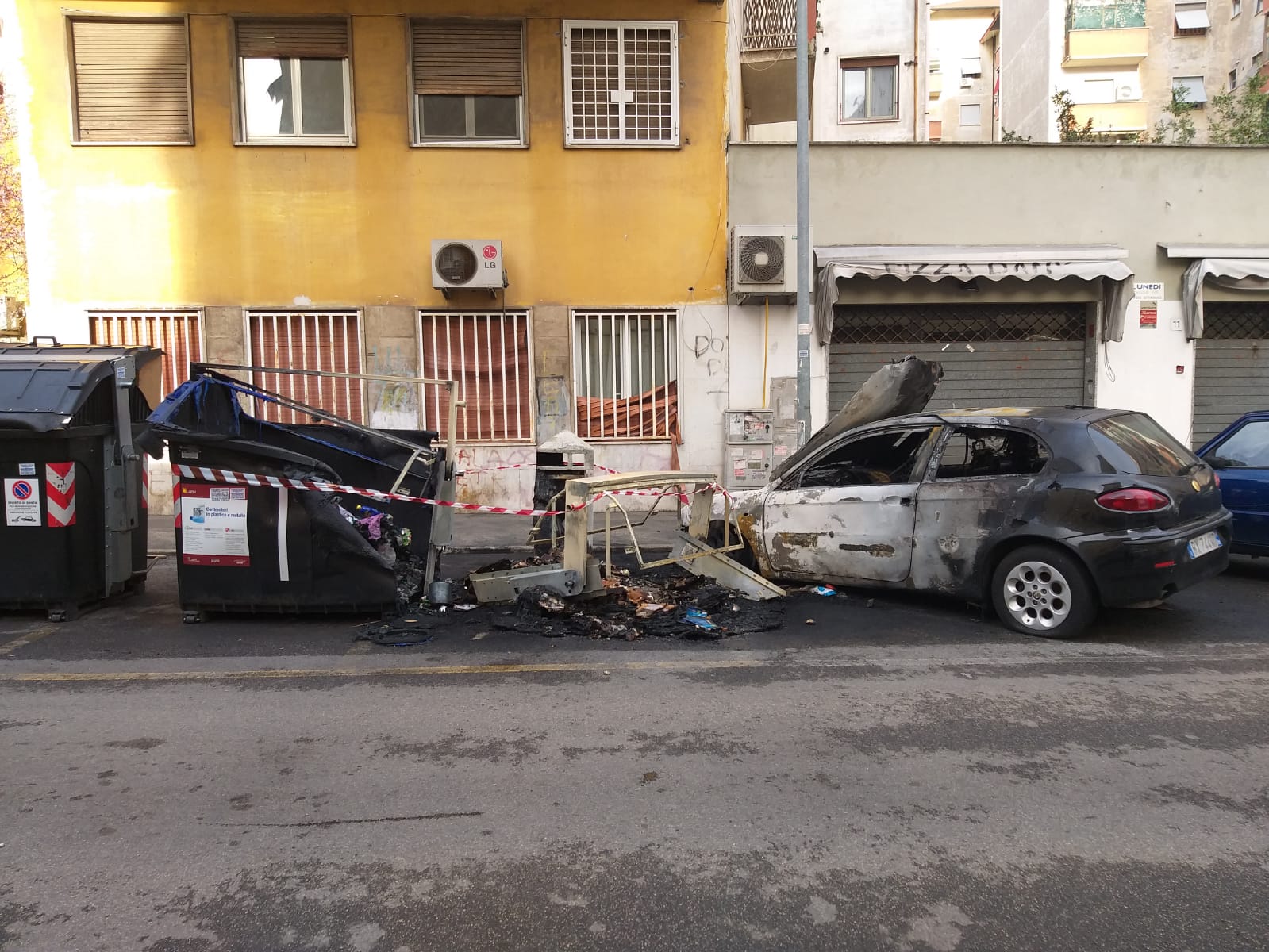 In fumo altri cassonetti a Roma Sud