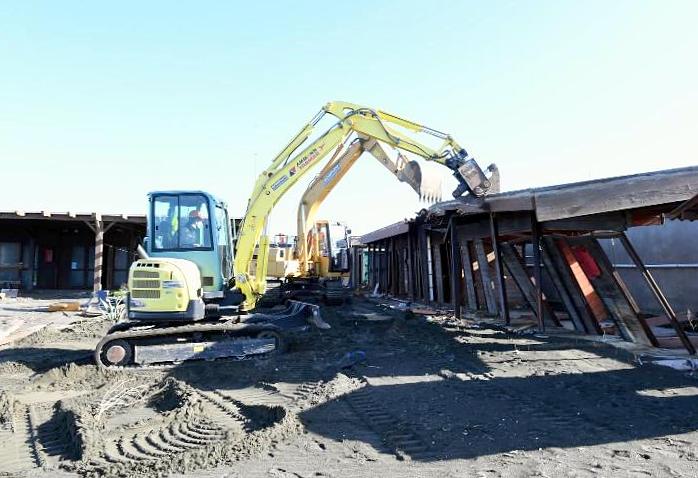 Una spiaggia libera al posto dell’ex stabilimento L’Arca di Ostia