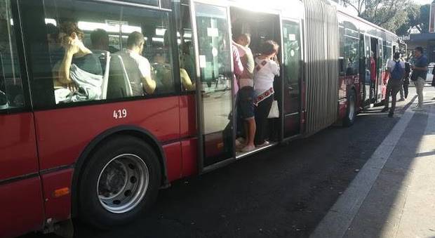 Mobilità a Roma, Non si sale più da porta anteriore bus e tram