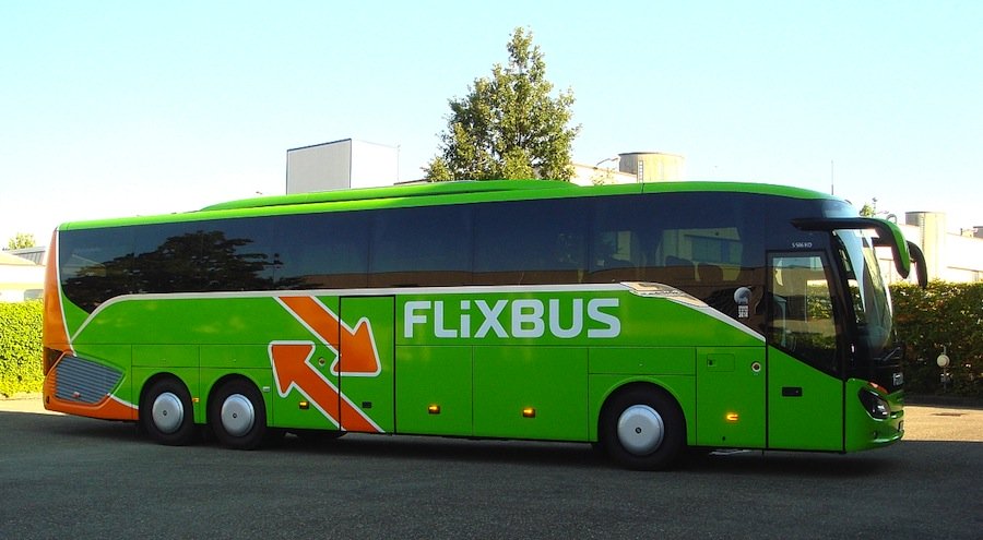 Flixbus mette i mezzi nelle rimesse