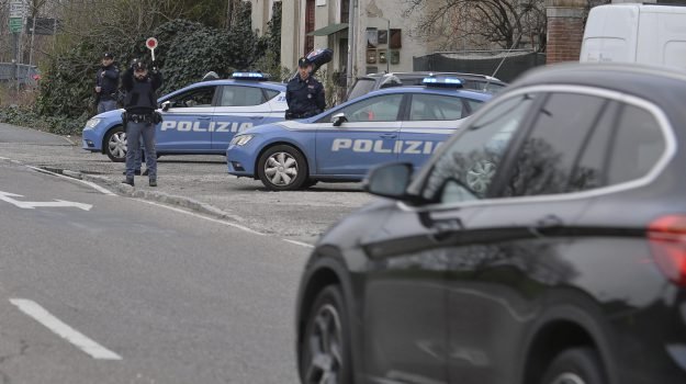 Coronavirus e mobilità, il Viminale ribadisce: “Non è cambiato nulla. Restano in vigore tutte le misure”