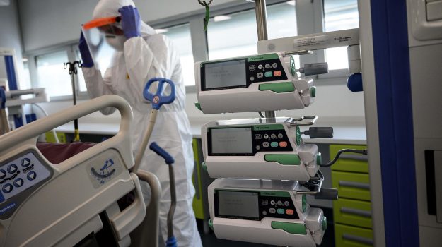 Coronavirus, ancora 766 decessi. Contagi lentamente in diminuzione