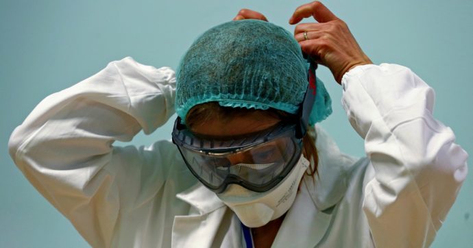 Covid-19 ha tolto la vita a 100 medici, in queste ore l’ultimo decesso