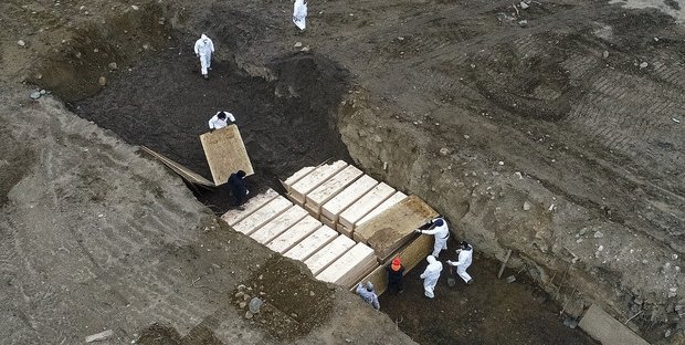 Morti da Coronavirus, sfondato il muro delle 100mila vittime e Trump pensa all’Italia