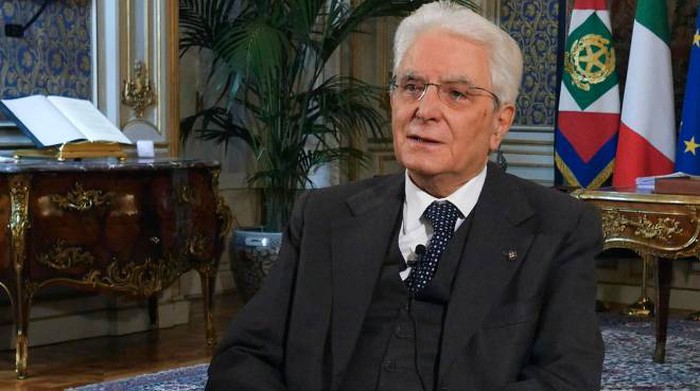Messaggio di Mattarella agli italiani: “Sarà una Pasqua diversa, in solitudine anche per me”