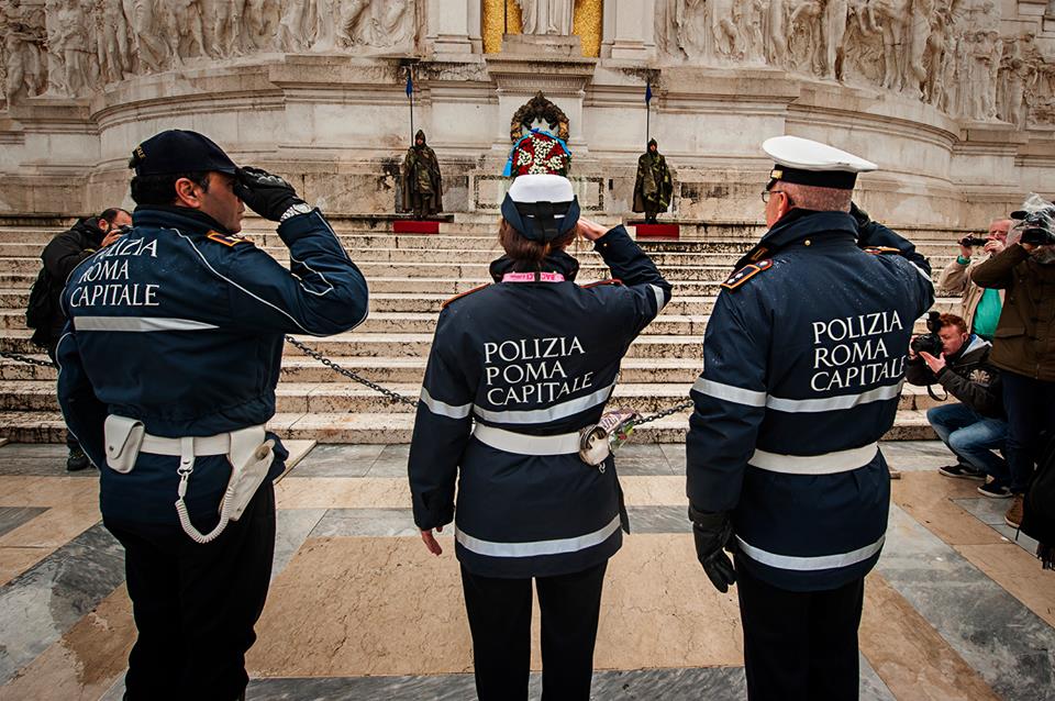 Hanno firmato per l’incarico i primi dei 300 nuovi poliziotti di Roma Capitale