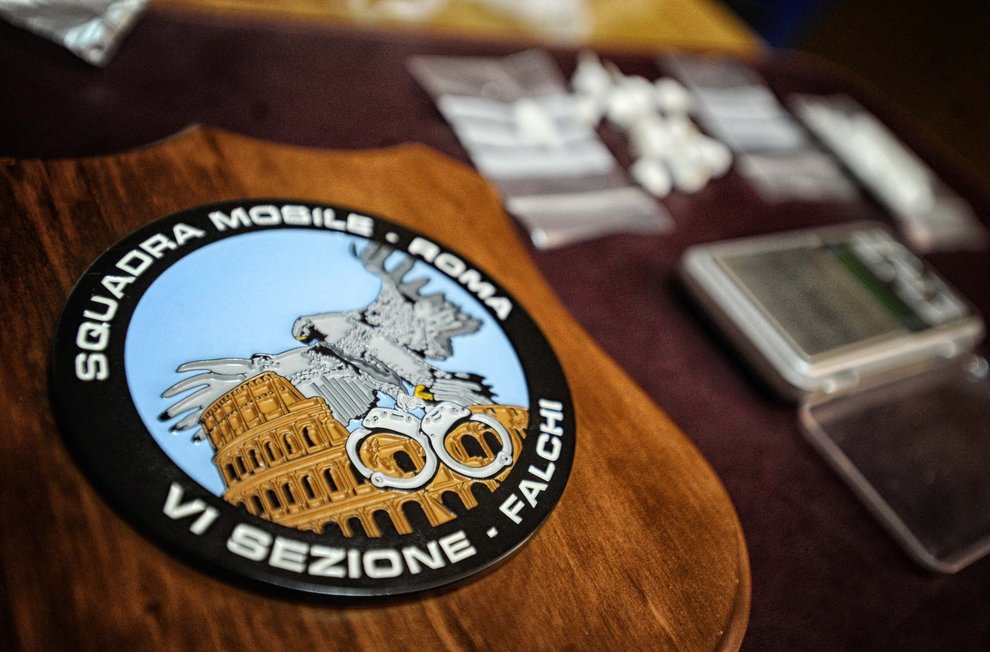 Blitz dei ‘Falchi’ della Squadra Mobile a Saxa Rubra, tre arresti per spaccio di stupefacenti e una denuncia