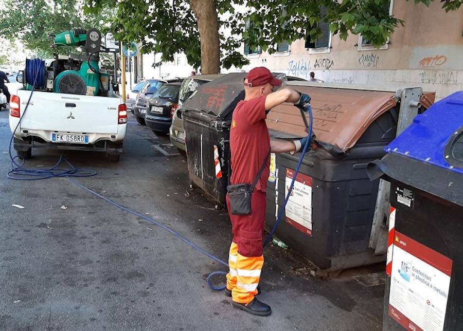 Oltre 300mila igienizzazioni di cassonetti nella Capitale
