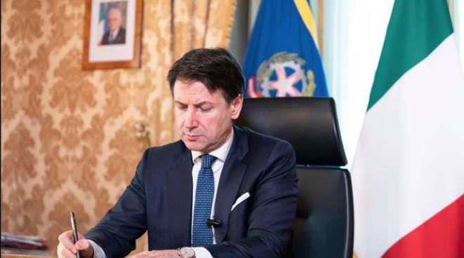Conte: “In Italia ci meritiamo sorriso ed allegria. Parole del leader degli industriali infelici. Piano di rilancio nazionale con le opposizioni”