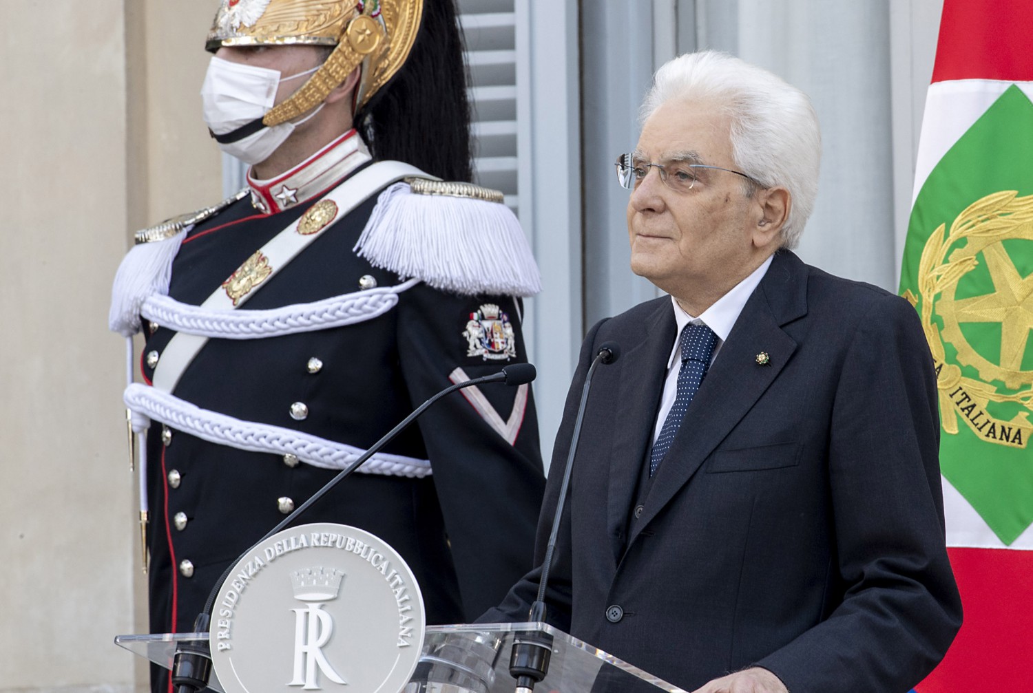 Mattarella striglia i magistrati: “Recuperino credibilità, gravi distorsioni al Csm”