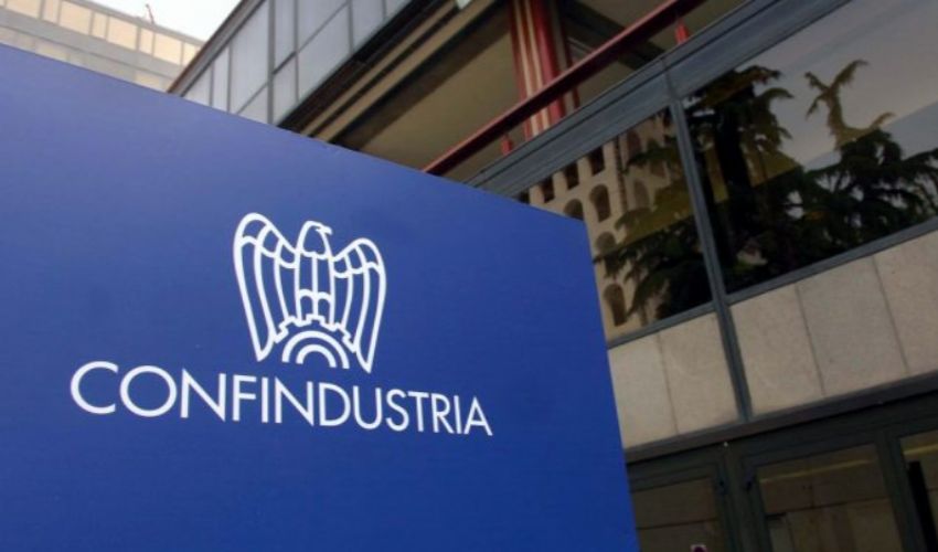 Confindustria critica ancora il Governo:“Risposta lenta e frammentata alla crisi da Covid-19”