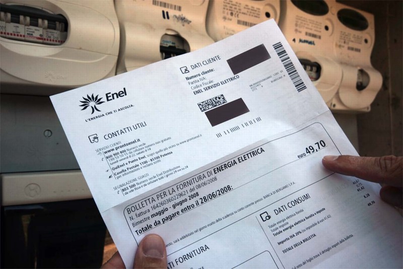 Bollette, giù il gas cresce l’elettricità