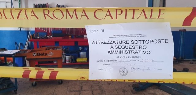 Abbandonano 800 litri di olio in strada, scoperti e denunciati