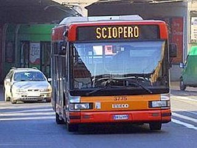 Venerdì lo sciopero dei mezzi pubblici. A rischio, bus, tram e metropolitane
