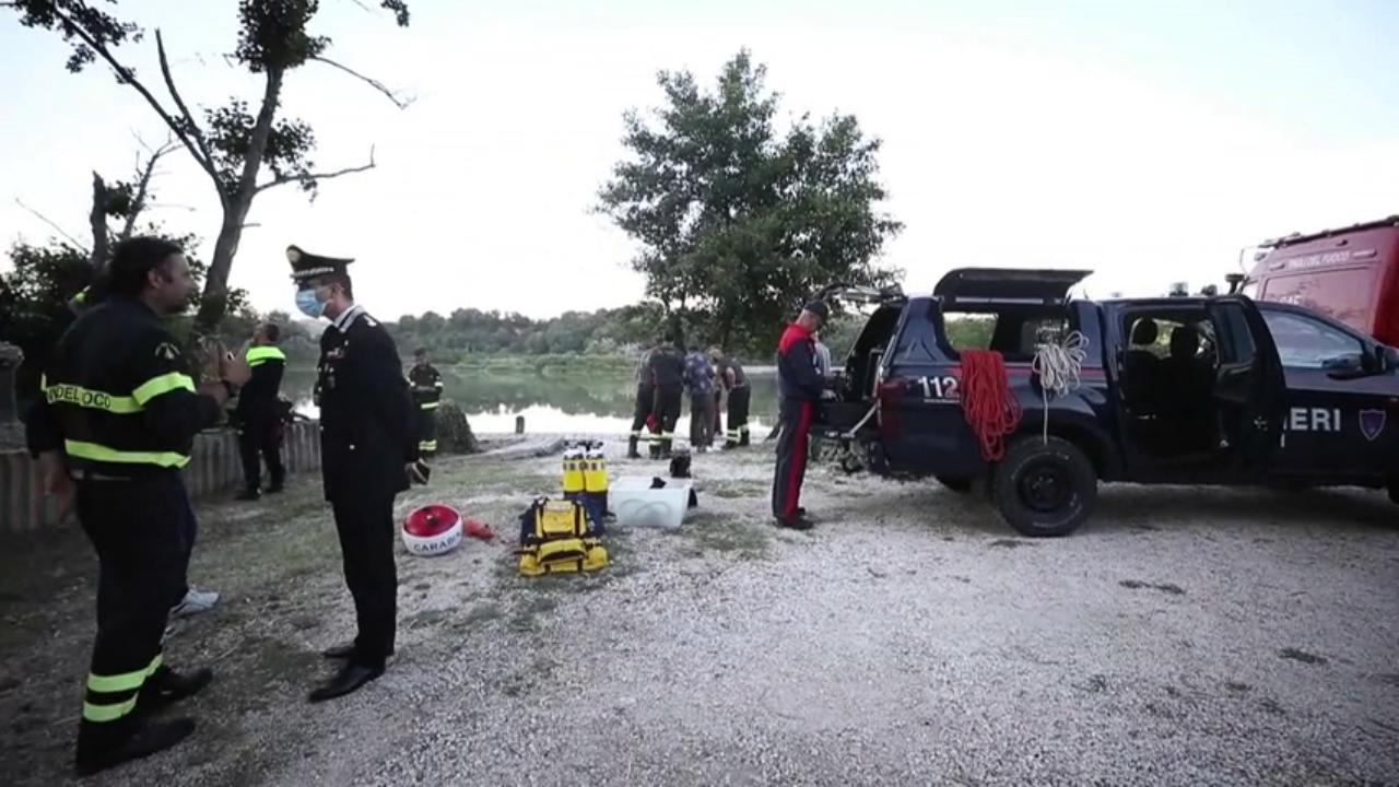 Elicottero precipitato nel Tevere, recuperati i corpi delle due vittime