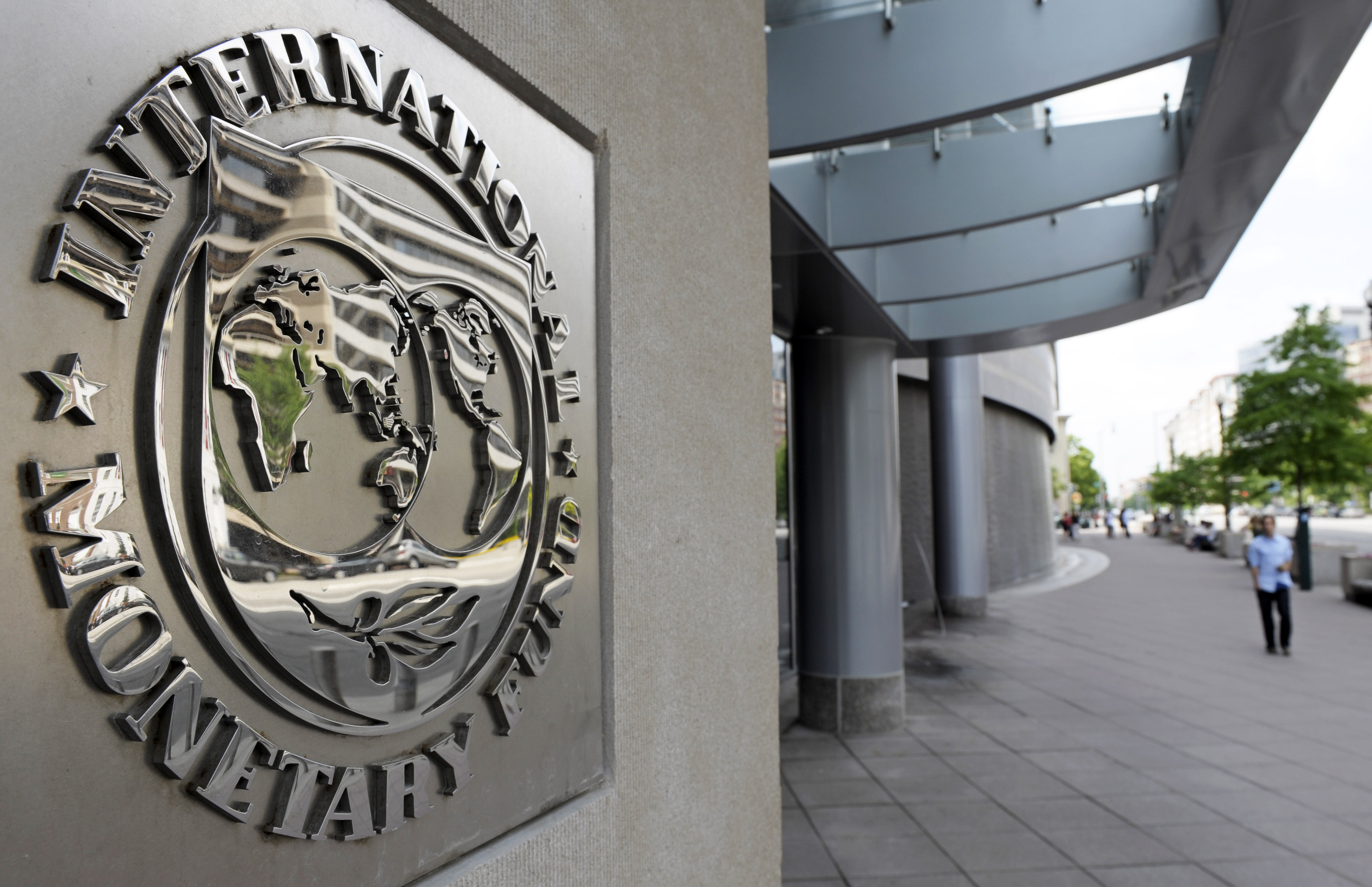 Economia, l’Fmi legge i primi segnali di ripresa, ma la crisi sarà ancora lunga