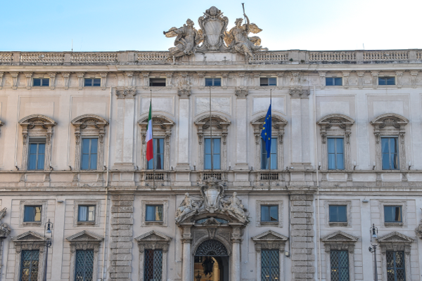 Corte Costituzionale, una sentenza riporta equilibro e giustizia in un caso “pietoso”, il furto di 16 rasoi da barba