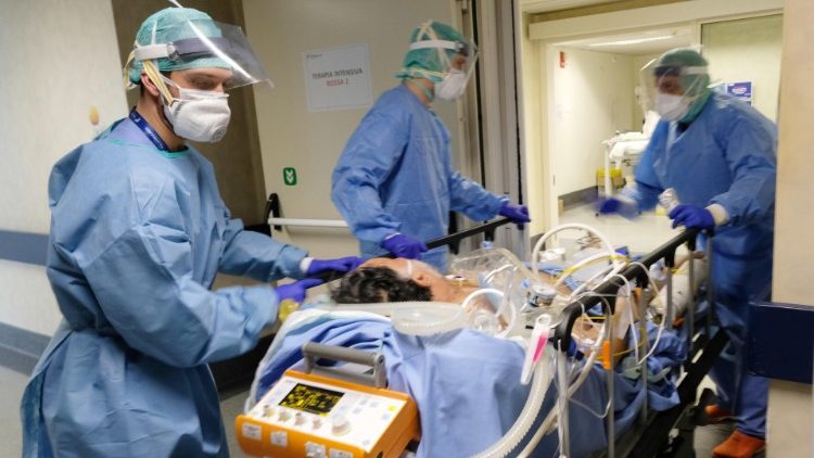 Nel Lazio registrati sei nuovi casi e due decessi. La metà dei positivi è d’importazione. Esclusa, per ora, l’obbligatorietà della mascherina