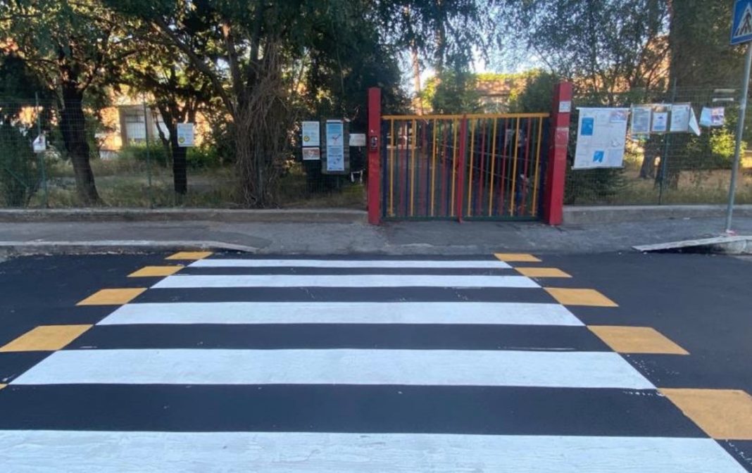Roma sperimenta passaggi pedonali rialzati per le scuole
