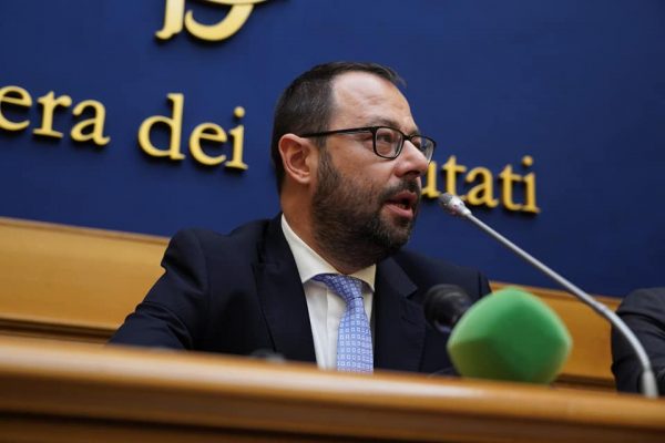 Patuanelli promette: “Resta il Superbonus con le risorse Ue”