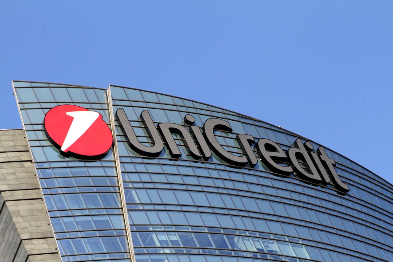 Unicredit, rosso profondo (2,28 mld) nel primo semestre. Ritorno all’utile nel 2021
