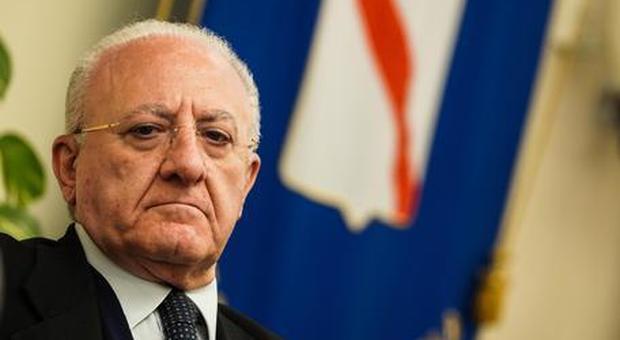 Ha assunto quattro autisti, il Presidente della Campania De Luca viene indagato
