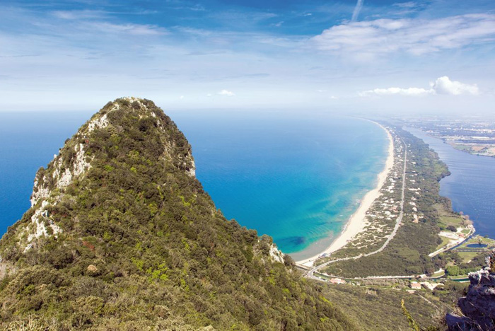 Ragazza romana di 19 anni stuprata sulla spiaggia del Circeo, due indagati