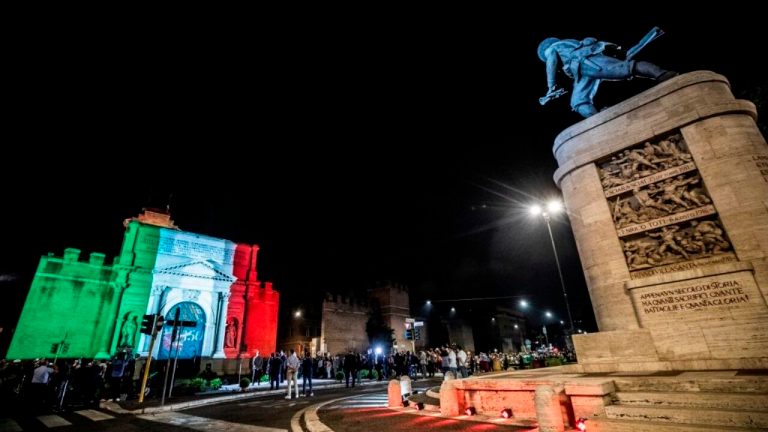 Roma Capitale e Acea hanno ‘acceso’ la nuova illuminazione artistica di Porta Pia
