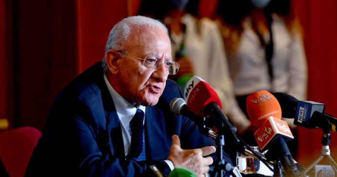 De Luca (Campania) ribadisce la sua linea sul Covid: “Se la curva dei contagi non cala, in quattro, cinque giorni, chiuderemo tutto”