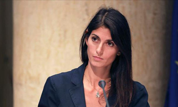 Un Concorso, promosso dalla Raggi, per cartelloni contro la violenza sulle donne