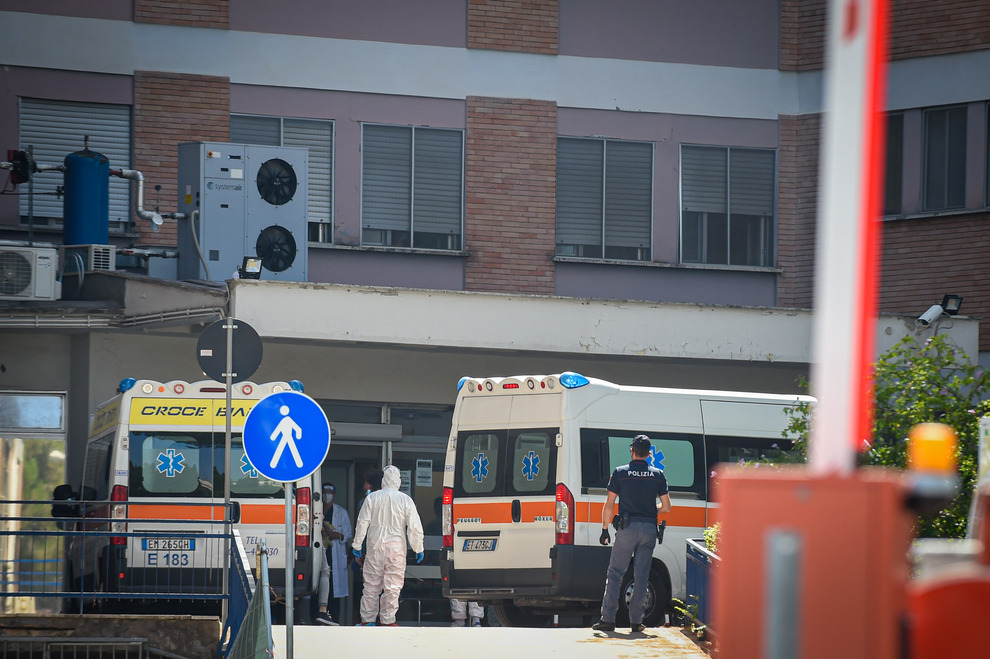 Firenze, bimbo di tre anni muore travolto nel parcheggio condominiale
