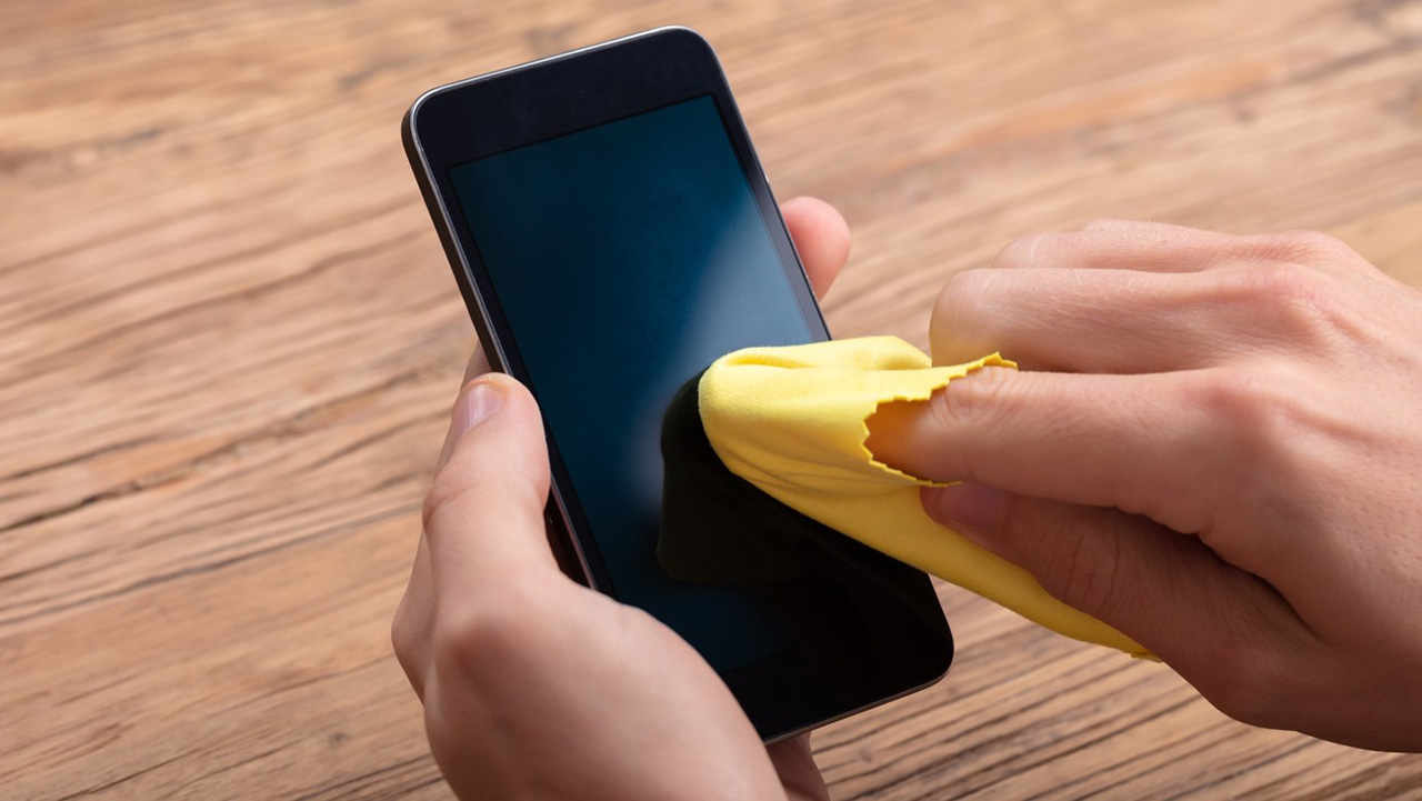 Il virus infettivo su banconote e telefonini resta in ‘vita’ fino a 28 giorni