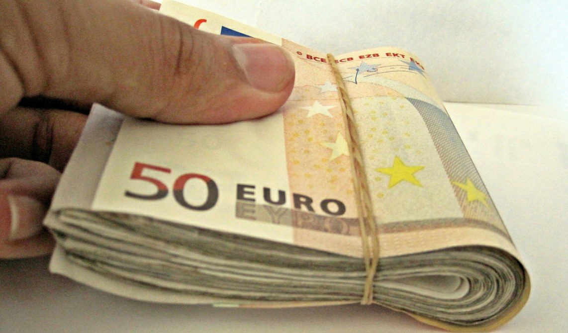 Non può pagare un debito verso l’azienda di cui era diventato socio e la giudice gli ‘stralcia’ 500mila euro