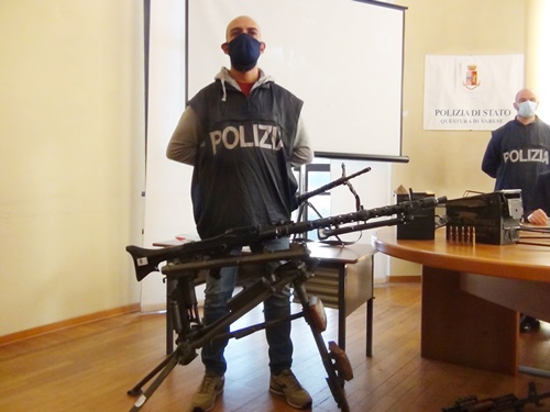Traffico internazionale di armi, arresti e sequestri nel varesotto