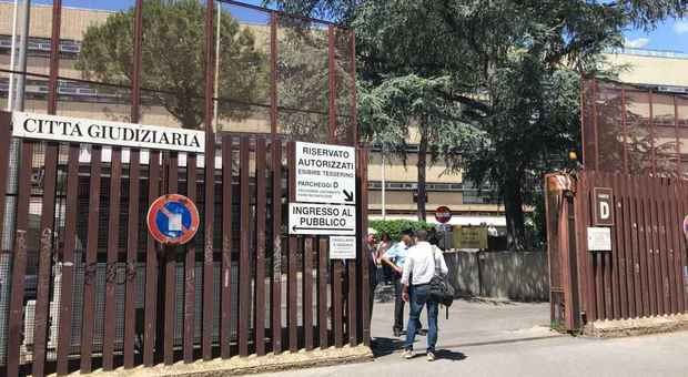 Avvocato febbricitante sviene al Tribunale Penale di Roma